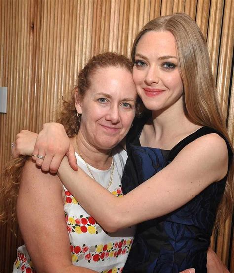 Amanda Seyfrieds Mom Is Her Daughters Third。